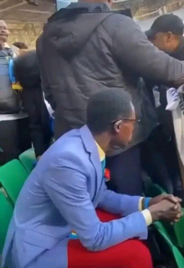 Il s'est assis a la fin du match 😭🤣🤣🤣🤣