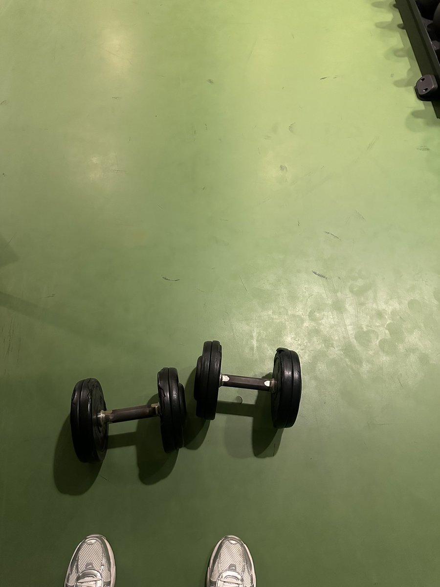 takeanapfirst's tweet image. عالتمرين قومي ياللا. ههههه 😅.