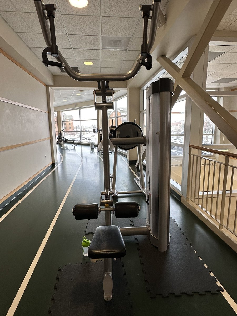 takeanapfirst's tweet image. عالتمرين قومي ياللا. ههههه 😅.