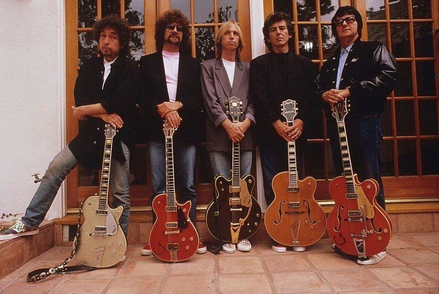 crockpics's tweet photo. The Traveling Wilburys - Bob Dylan, Jeff Lyne, Tom Petty, George Harrison, and Roy Orbison The photo was taken in May 1988 in Encino, California, during a photo session for the supergroup's debut album, Traveling Wilburys Vol. 1. Photo by Neal Preston. https://t.co/wmuNR2TpzE