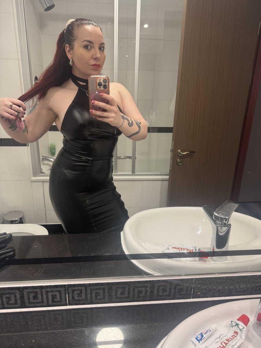 YesMissBlake's tweet photo. Obsess over me. I deserve it. 

I’m back bitches! https://t.co/UtlD6bAT4t