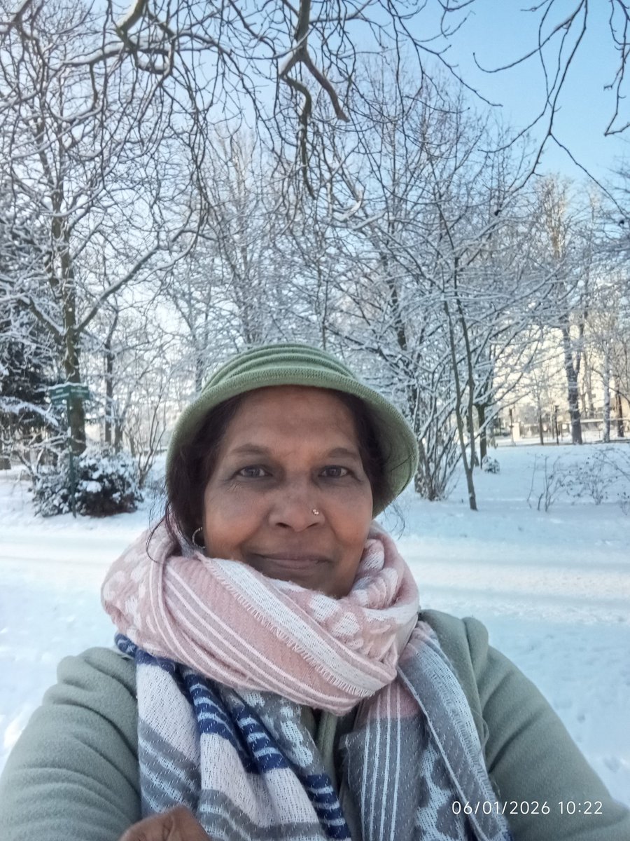atchama's tweet photo. Bois de Vincennes Paris tout enneigé aujourd'hui https://t.co/wFwk9wC7dp