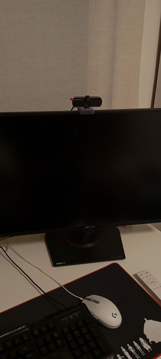 La cámara ya está instalada, SE VIENE CANAL DE TWITCH MUY PRONTO, que ilusión me hace todo, espero que os guste verme en streaming 🥹🥹