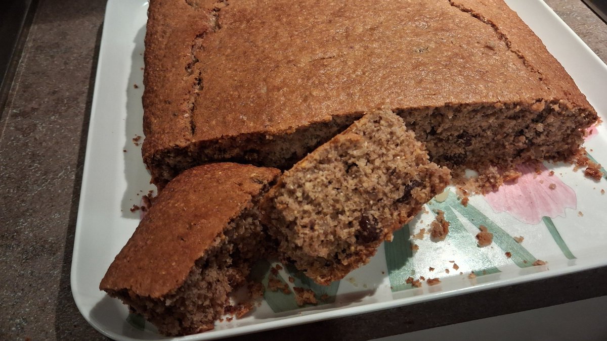 marisamoles's tweet image. Anche se raffreddata, ho fatto la pinza dell'#Epifania. Un dolce tipico friulano che si preparava un tempo per "smaltire gli avanzi" delle feste, in particolare la frutta secca. 
Farina di mais, come nella migliore tradizione di un popolo che ama la polenta.
Buonissima. 😋