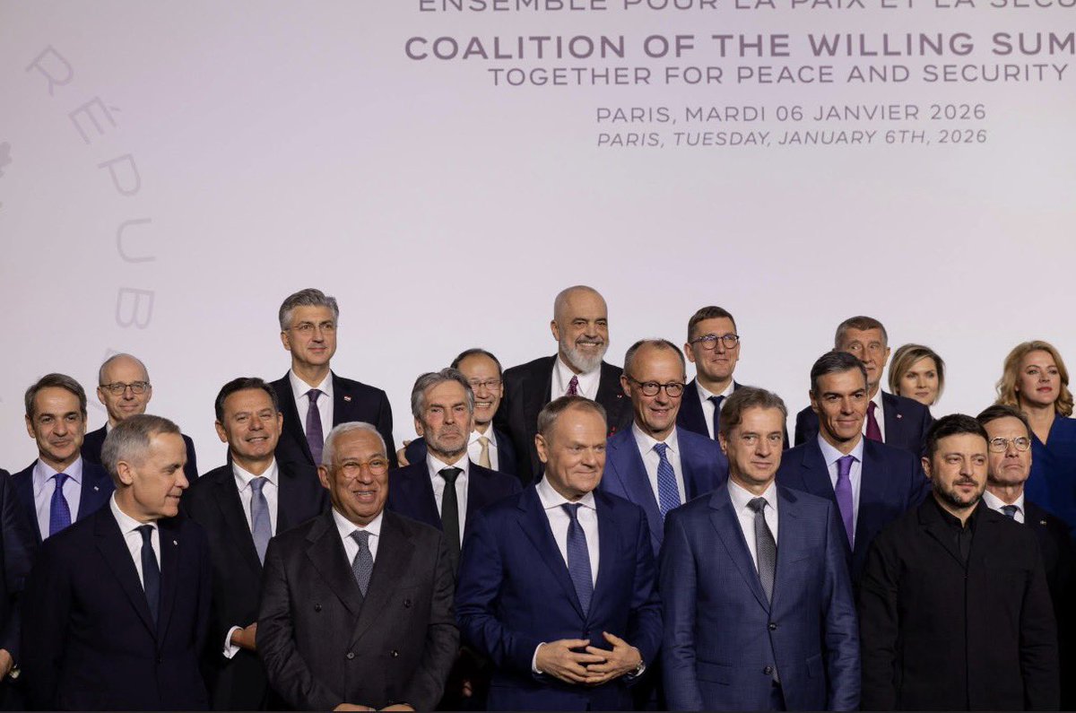 AlbanianDiplo's tweet image. 📍Paris – Foto familjare e liderëve pjesëmarrës në takimin “The Coalition of the Willing”🇦🇱🤝🌍