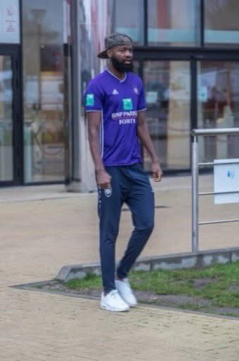 Awaydays23's tweet image. ON THIS DAY 2021: Royal Antwerp forward Didier Lamkel Zé turned up to training wearing arch-rivals Anderlecht's shirt, to try and force a move to Panathinaikos. 

Security denied his entry