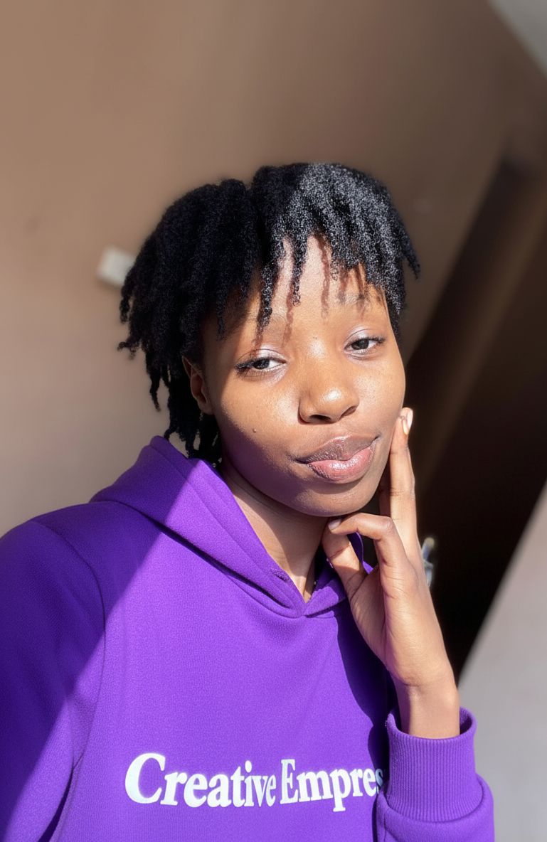 CreativeEmpress's tweet photo. Just me and what I love doing 🥹

I'm promise Ifeanyi. Brand Designer. 

I'm still new in the street of X. 

I really want to connect to fellow creatives that also love what they do💜 https://t.co/iSMBjaIUh7