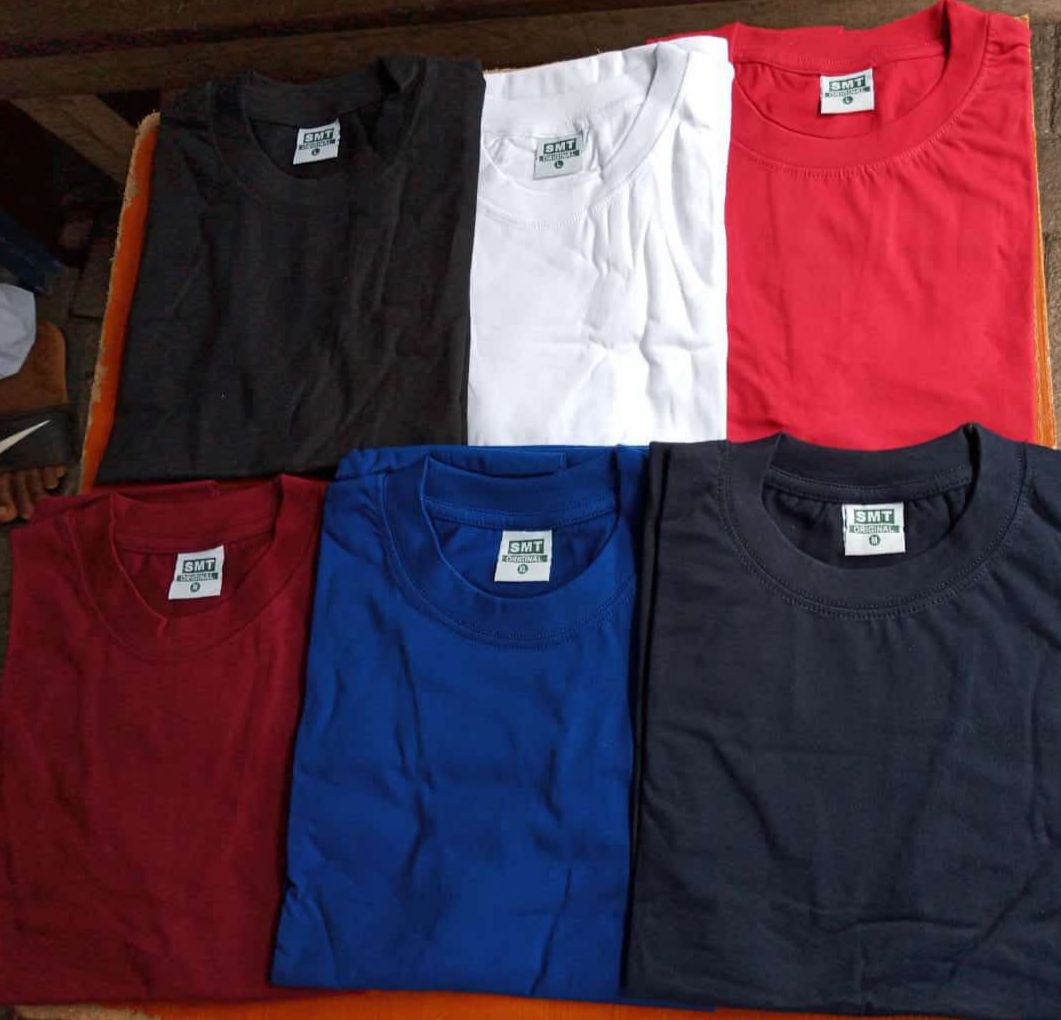 CLOTHING VENDOR IN LAGOS ISLAND tweet media