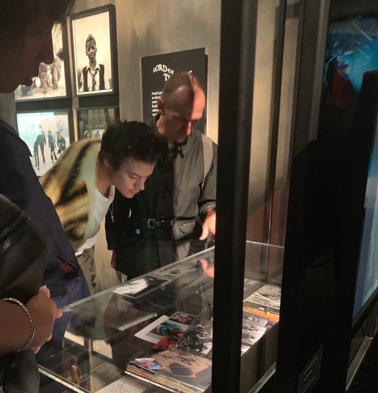 axlsugar's tweet image. does he take you walking round his parents' gallery?