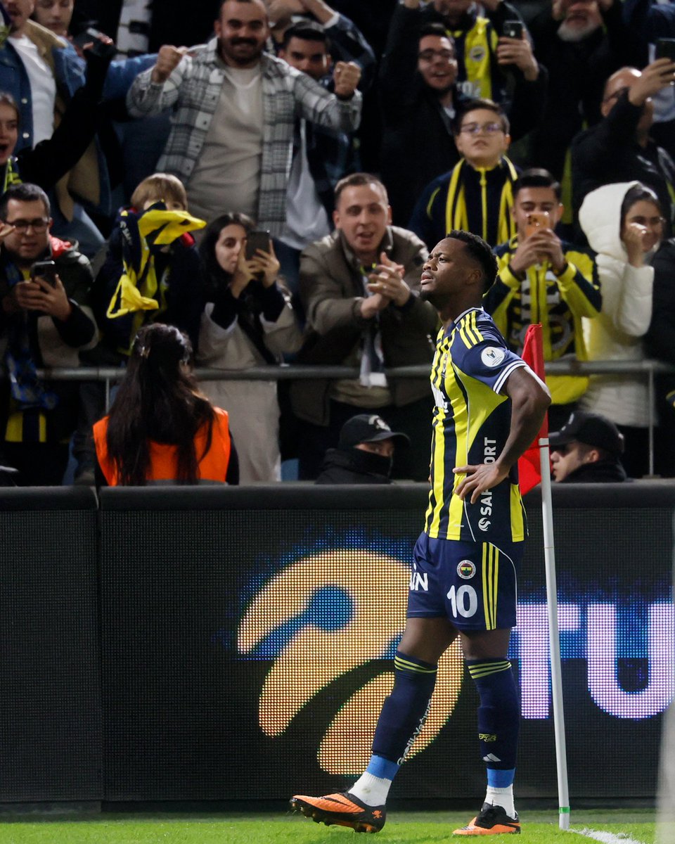 Jhon Duran'ın paylaşımı. "💛💙"