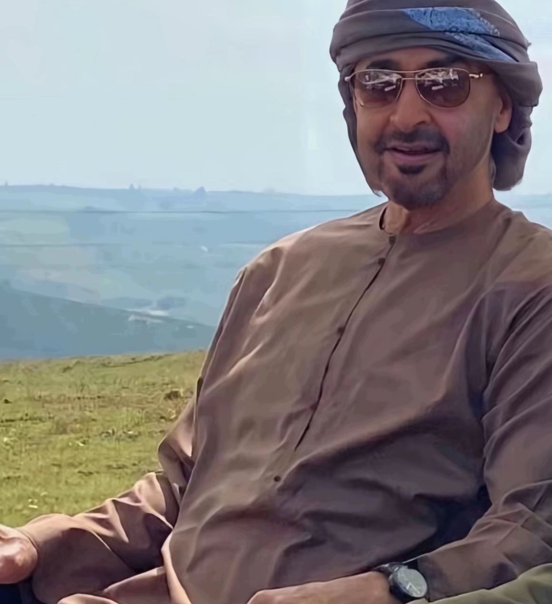 bntmmd25's tweet image. ✍️✍️✍️👌
يا موطن العز يا دار الكرامه فيك الشيخ محمد بن زايد ساس المجد والباس شيخٍ فعوله تشهد لها الزعامه راعي المواقف في الملمات نبراس🇦🇪🇦🇪🇦🇪