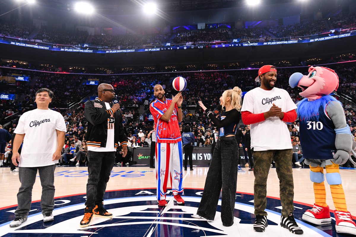 IntuitDome's tweet image. We had a VERY special guest at last night’s L.A. Clippers game 👀🏀 

Harlem Globetrotter Zeus McClurkin pulled up to shoot around and take on some on-court challenges!

Catch Zeus and the full Harlem Globetrotters squad LIVE at Intuit Dome on February 20 as they celebrate their…