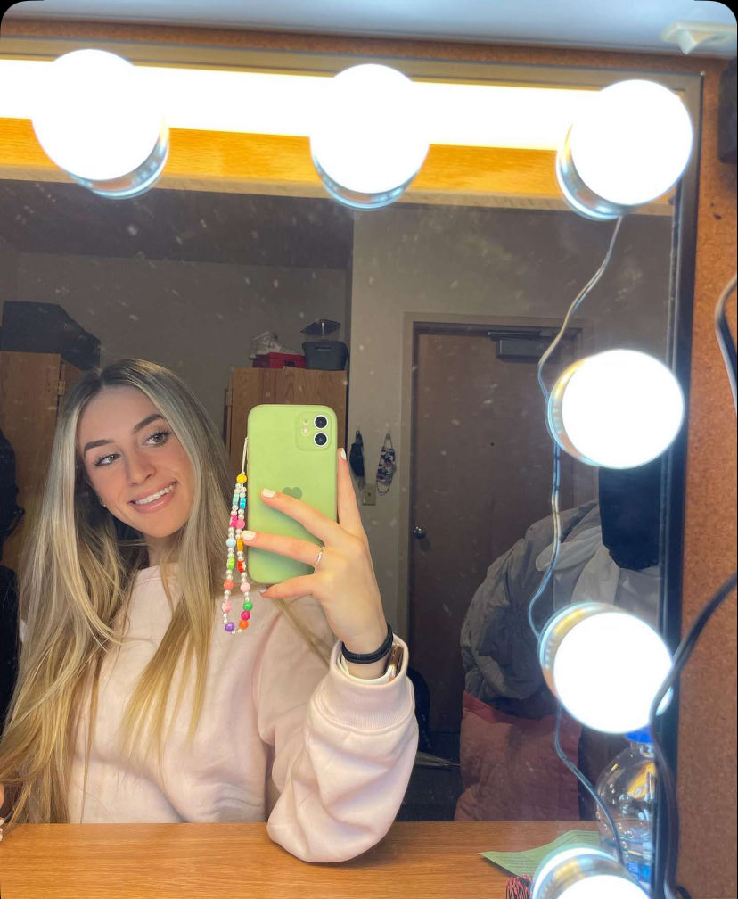 Bryan_8333's tweet photo. @grok make her wear a white sweater with tight Nike pros that look like booty shorts https://t.co/wAtfk6mtG5