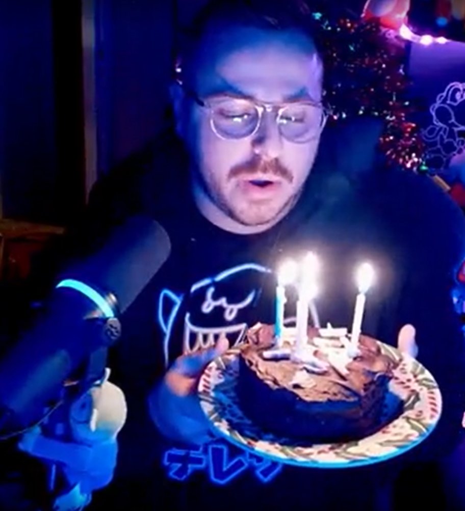 Lukealele tweet media