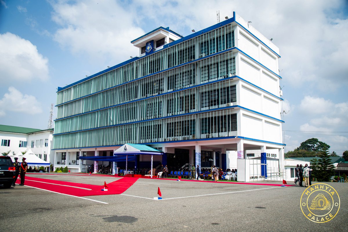 OpemsuoRadio's tweet image. The Asantehene, Otumfuo Osei Tutu II, made a historic visit to the Ghana Police Service headquarters in Accra on January 6, 2026.

As part of the visit, His Majesty was accorded a Guard of Honour ceremonial parade, conducted by 100 female officers, showcasing respect for his…