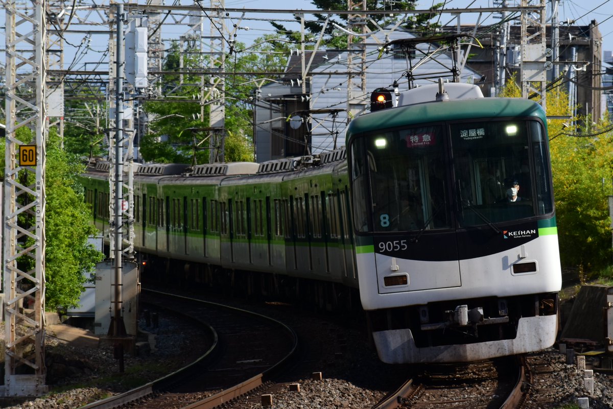 9005-⑧-9055
今年で7連化から2年ですか…正直意外と経ってないなという感想。
8マークを掲げて特急や通勤快急といった優等運用で孤軍奮闘する姿は、どの車両にもないかっこよさがありましたね。