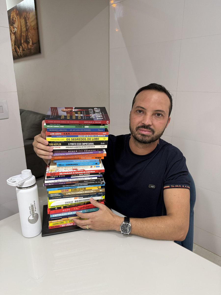 “Meta de leitura 2025: BATIDA! 🎯

40 livros lidos e uma pilha de conhecimento que vale ouro. Este ano foi um investimento pesado em estratégia, finanças e mentalidade de sucesso. Cada página lida é um passo a mais na construção do futuro.

Alguns poucos livros foram releitura.