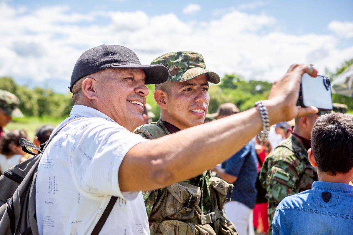 Los soldados de la #NovenaBrigada <a href="/COL_EJERCITO/">Ejército Nacional de Colombia</a>  son hijos de esta tierra huilense.

Orgullo de sus padres, formados en valores y con la firme convicción de trabajar día a día por la seguridad y el progreso del #Huila, la tierra de promisión.

#IncorpóreseAlEjército.