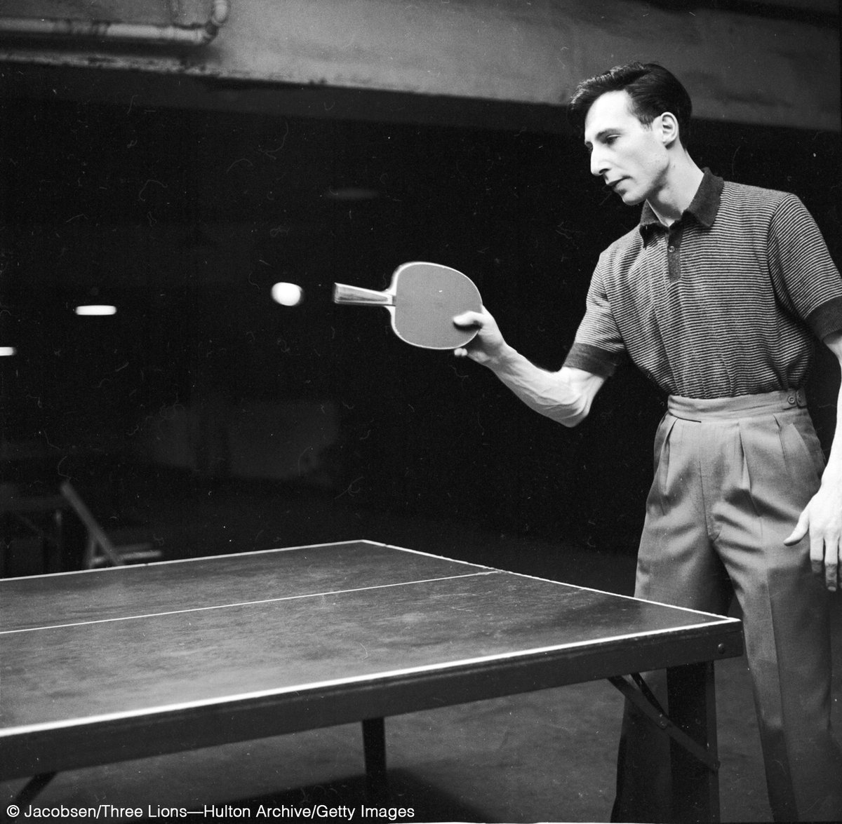 The film “Marty Supreme” was inspired by a real-life Marty.

American table tennis player Marty Reisman was a showman and a hustler who left a near-mythical legacy, which, of course, he regularly embellished.

Pull up a chair to the table. 🧵⬇️