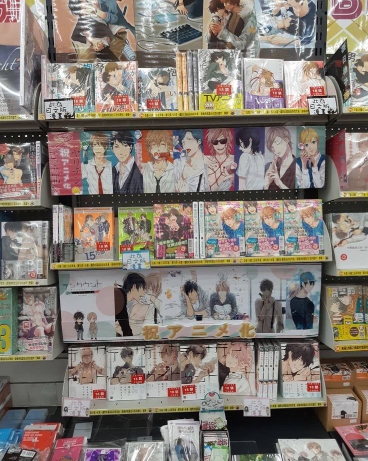 spiralisnotsane's tweet photo. Visual kei band JILUKA’s guitarist, Sena, has been caught buying YAOI in Tokyo. https://t.co/pZxiyR8EY3