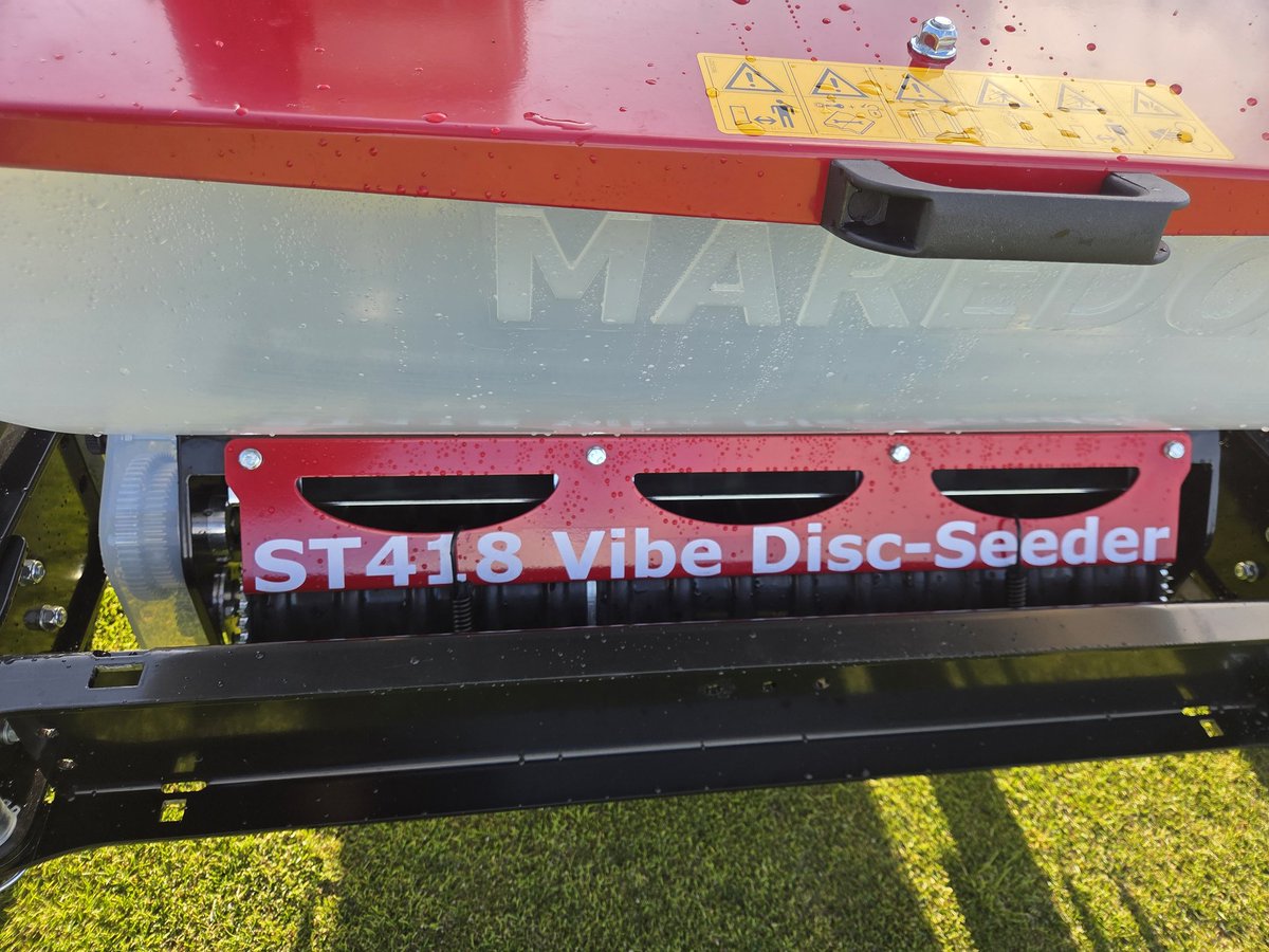 weldon_08's tweet image. Blue skys in South Kerry today. Waterville Golf links took delivery of their 2026 Maredo hi powered  STrack 720 traction unit along with the Disc Seeder unit.  @WiedenmannUK @MaredoBV