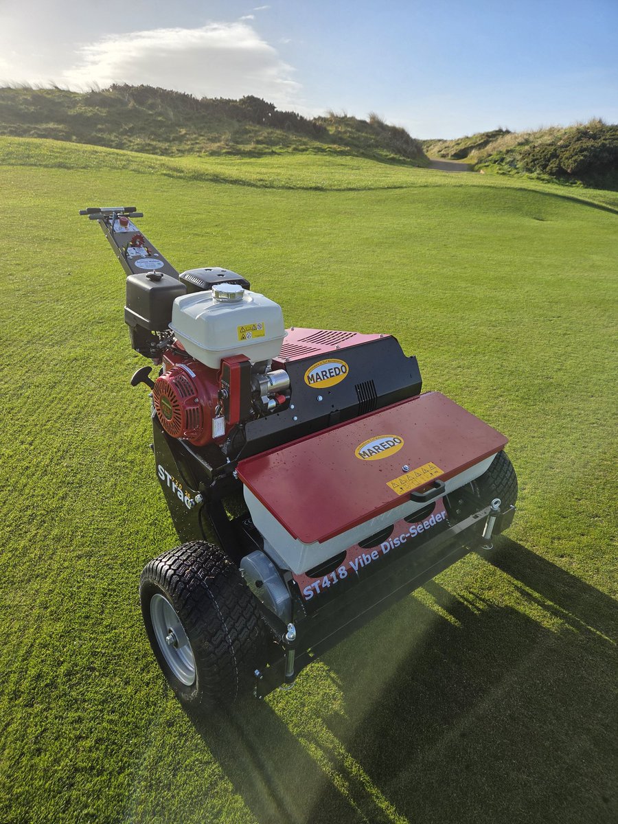 weldon_08's tweet image. Blue skys in South Kerry today. Waterville Golf links took delivery of their 2026 Maredo hi powered  STrack 720 traction unit along with the Disc Seeder unit.  @WiedenmannUK @MaredoBV