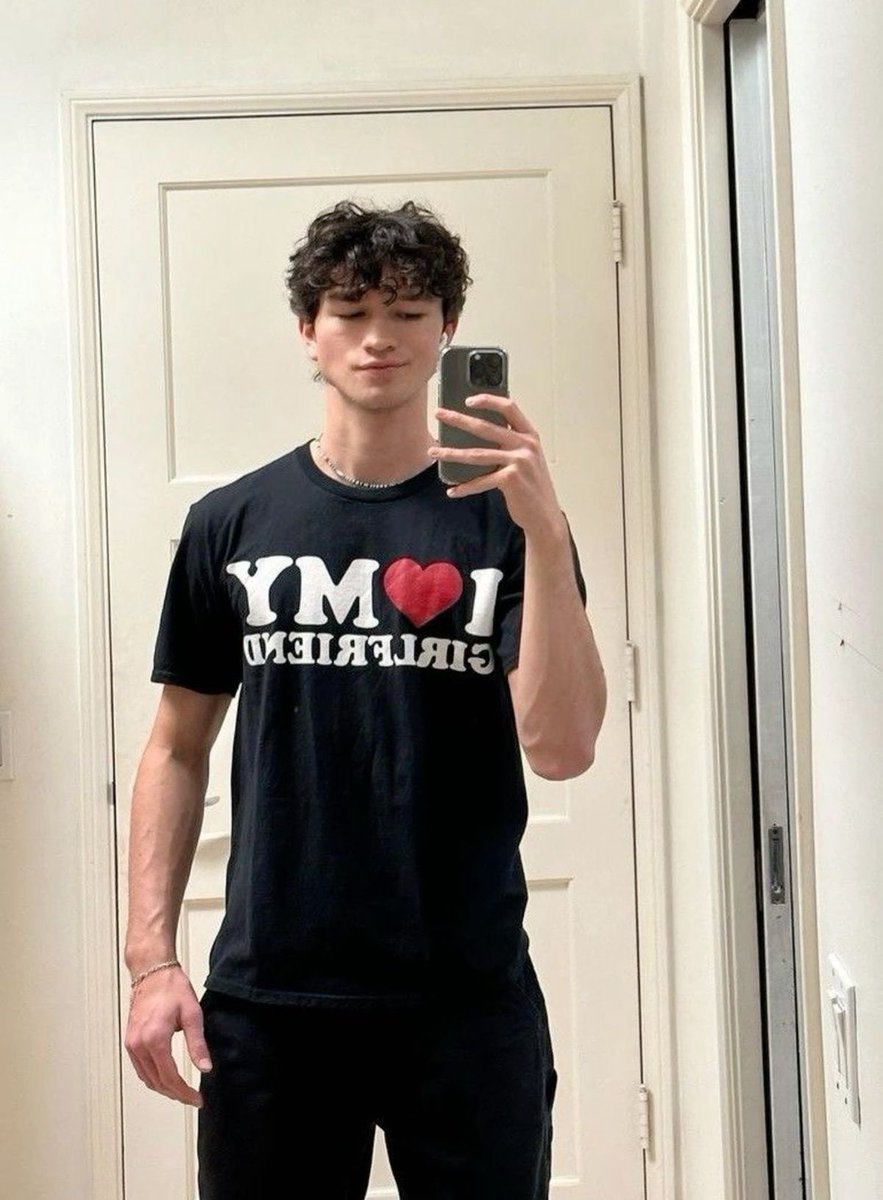 charliedaiily's tweet image. 