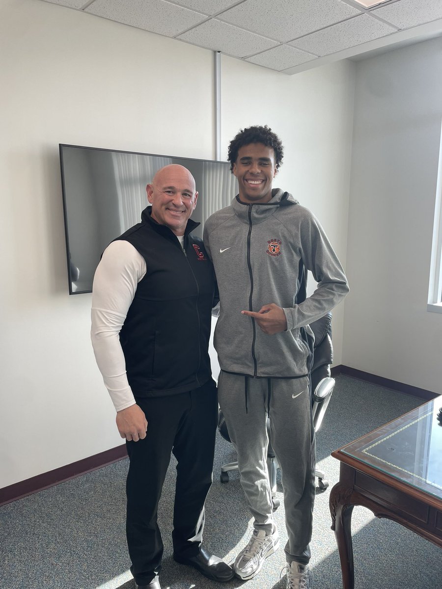 KelvinMill19's tweet image. Thank you @TerryUrsin for the Cornell offer. I am so thankful for this opportunity! @BigRed_Football @ExpoRecruits @CoachEFranklin @CoachAurandt @NOHSFootball @PrepRedzone @RecruitGeorgia