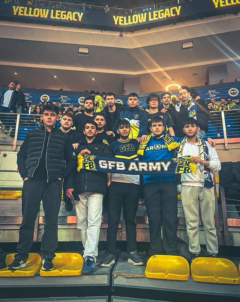 SALONLAR DA FENERBAHÇE’NİN AKIL HASTALARIYLA DOLU! #GFBARMY 

📍Ülker Arena