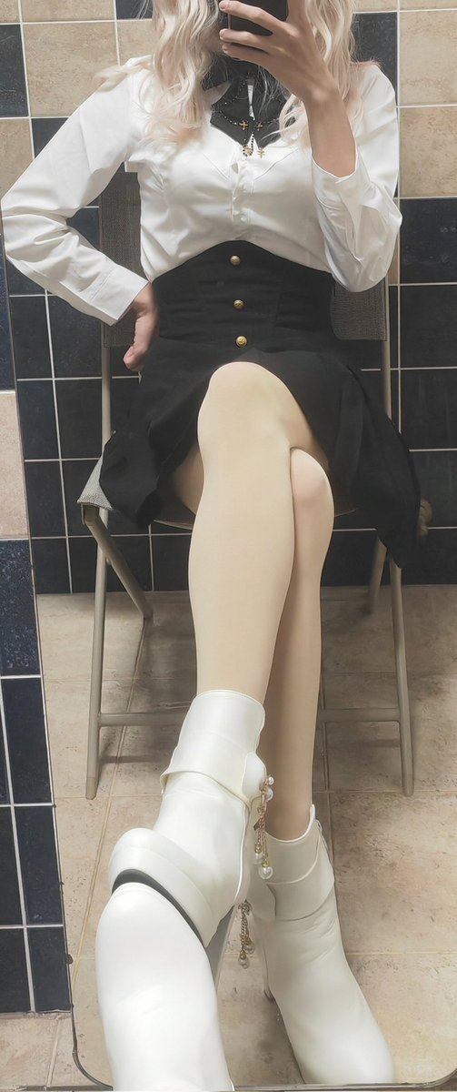yiyaoeee's tweet photo. 好冷呀x 赶紧找双舒服的袜袜吧～
#伪娘 https://t.co/Py7bDHRr82