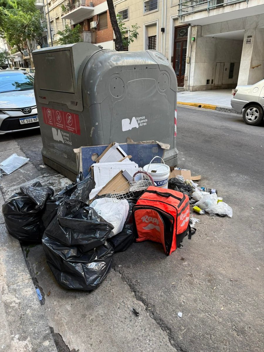 elcucharangobam's tweet image. Empezó el éxodo