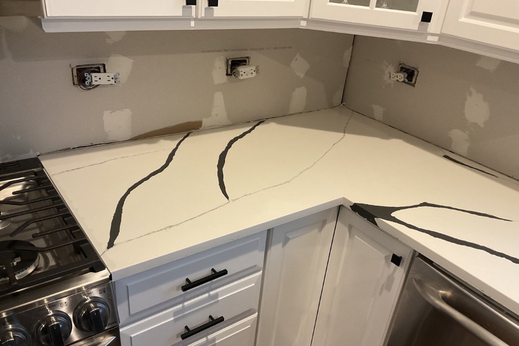 masterscounters's tweet image. Swipe to see the finished installation featuring Calacatta Black Vein, followed by the before images. The dramatic contrast and flowing veining completely changed the look of this kitchen. 
Visit our showroom: 363 Alice Street, Wheeling, IL 60090
#quartz #countertops