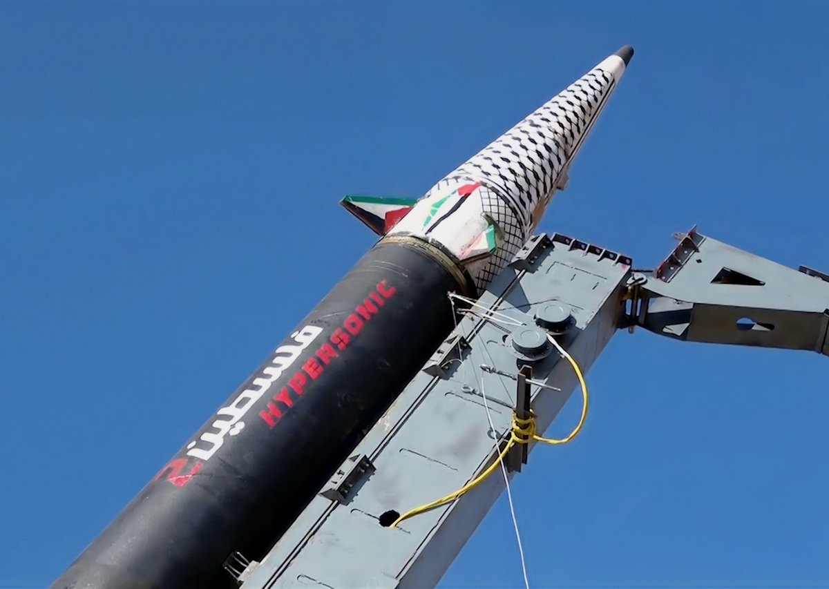 الرسائل اليمنية الواصلة لم تكن يوماً للاستهلاك الإعلامي، بل هي انعكاس لواقع ميداني يمتلك زمام المبادرة. رصد التحركات المشبوهة والتحذير من مغبة الاستفزاز يشير إلى أن بنك الأهداف اليمني يتجاوز التوقعات. من يستهين بالتحذيرات اليوم، سيواجه التبعات غداً
#المعادلة_اليمنية #اليمن_السعيد