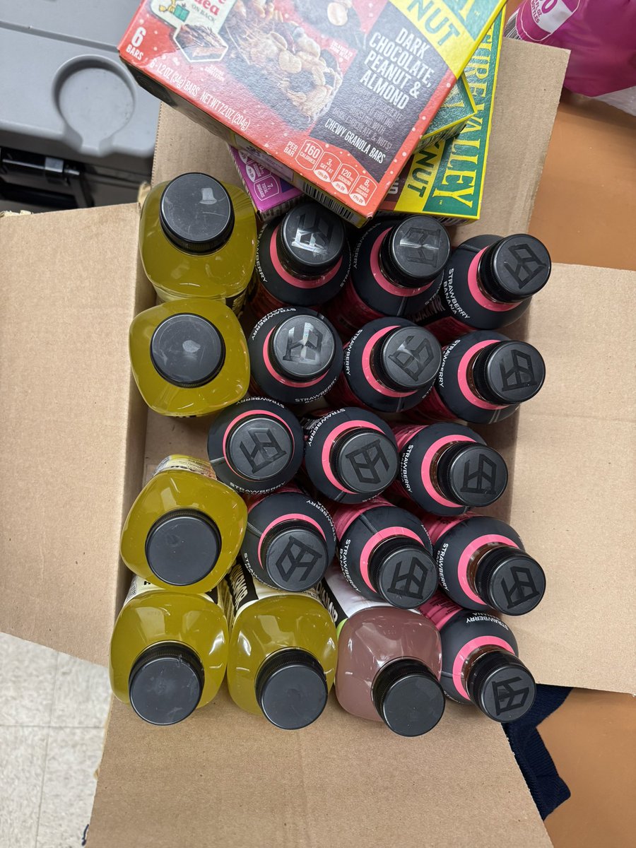 wrestlingLR's tweet photo. Big Thanks to Mr.Richman &amp; Heaven  Outreach Ministry for there Body Armour and Granola bar donation to the team ! Greatly appreciated ! #TenaciousAnimals https://t.co/sdwlQFZZ2v