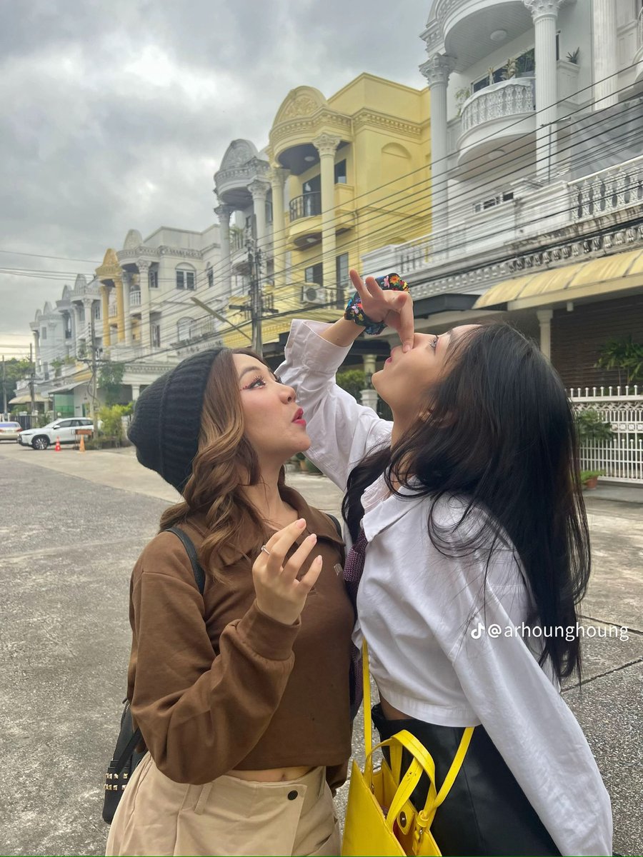 nhounggf's tweet photo. Arhoung & Ingkho bff duo…they were in Violet Wink together too
#Arhoung
#Ingkho https://t.co/dcXFuntHIe