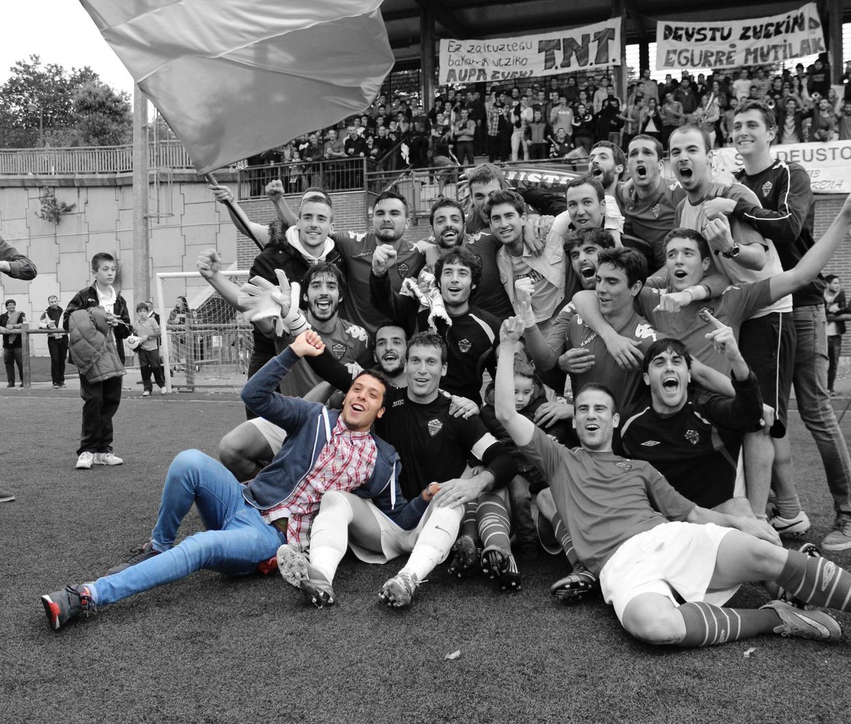 deustosd's tweet image. 🤔💭 Gure entrenatzaile berria ezagun egiten zaigu…
🤔💭 Nuestro nuevo entrenador nos suena…

🍅🔙 Ayoub etxera bueltan da!

#EgurreDeustu 🍅🍅🍅