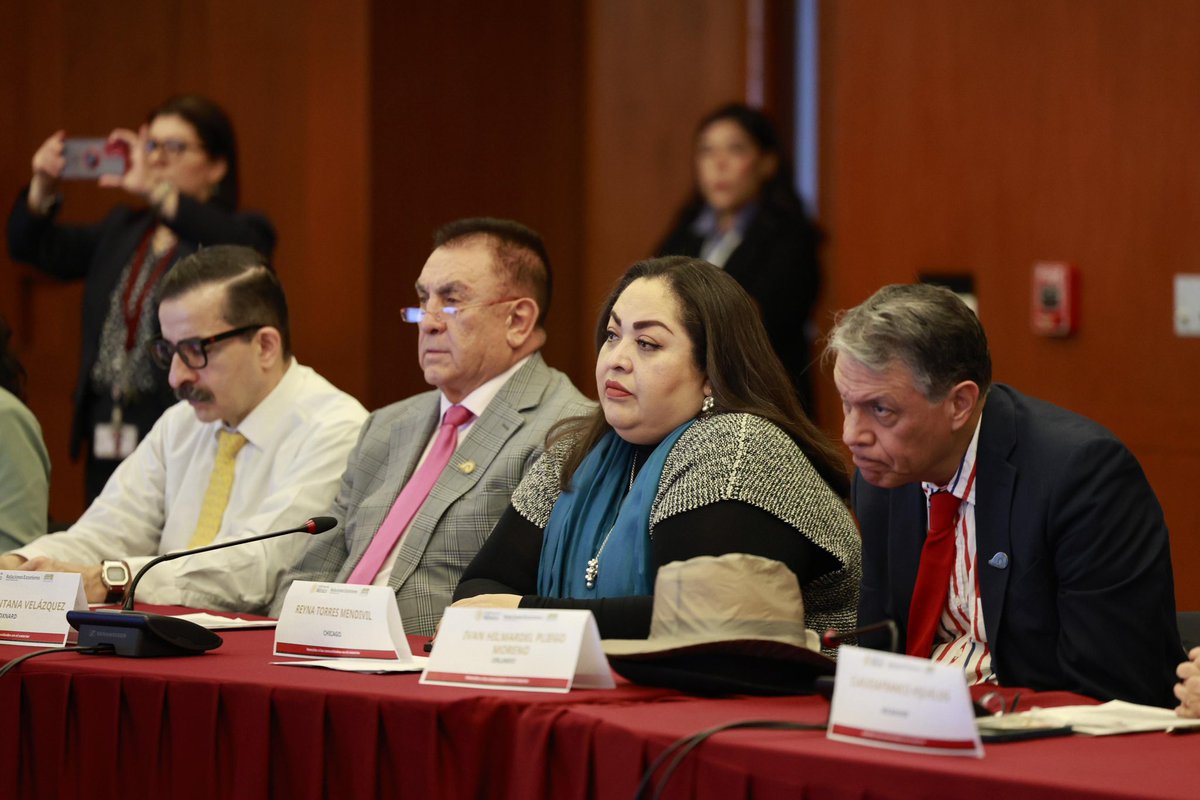 📸 En el marco de la XXXVII Reunión de Titulares de Embajadas y Consulados 2026, la titular del <a href="/IMME_SRE/">mexican</a>, Tatiana Clouthier (<a href="/tatclouthier/">Tatiana Clouthier</a>), y la directora general de Protección Consular, Vanessa Calva (<a href="/vcalva/">Vanessa Calva Ruiz (she/ella)</a>), agradecieron a las y los titulares de representaciones de México