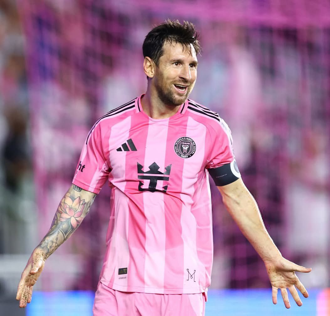 Footballdayy10's tweet image. #Décla 🎙️: Lionel Messi 🇦🇷:

« Tout ce qui arrivera maintenant dans ma carrière sera 𝗱𝘂 𝗯𝗼𝗻𝘂𝘀, 𝘂𝗻 𝗰𝗮𝗱𝗲𝗮𝘂. Je suis plus que reconnaissant pour tout ce que j'ai pu vivre et accomplir. Je suis profondément reconnaissant. »

(Luzu TV)