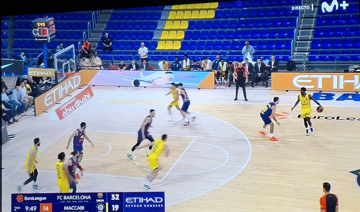 Me parece una vergüenza que eso esté ocurriendo hoy en España: jugándose un partido de baloncesto sin público, porque unos fanáticos de extrema izquierda amenacen con altercados de orden público. Cuando un Estado no puede asegurar la Ley y el Orden, se convierte en un Estado