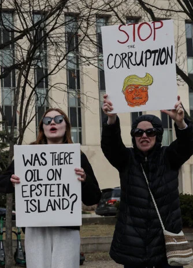 TAG24_NEWS's tweet image. On the 5th anniversary of Jan 6, pardoned rioters are walking the same path again as Democrats revive investigations. #January6th #Jan6