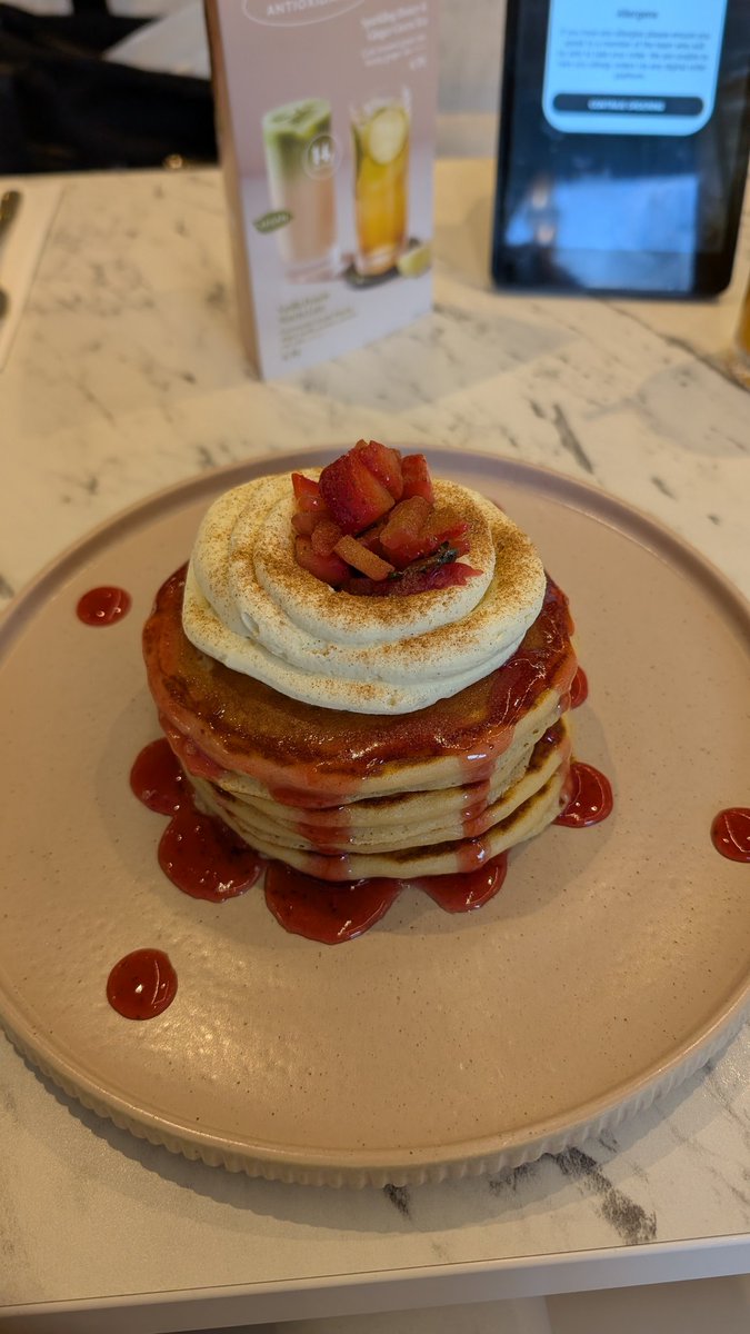timphanie08's tweet photo. Ate the most perfect stack of pancakes today 🤤 https://t.co/NMIxGSYYEM