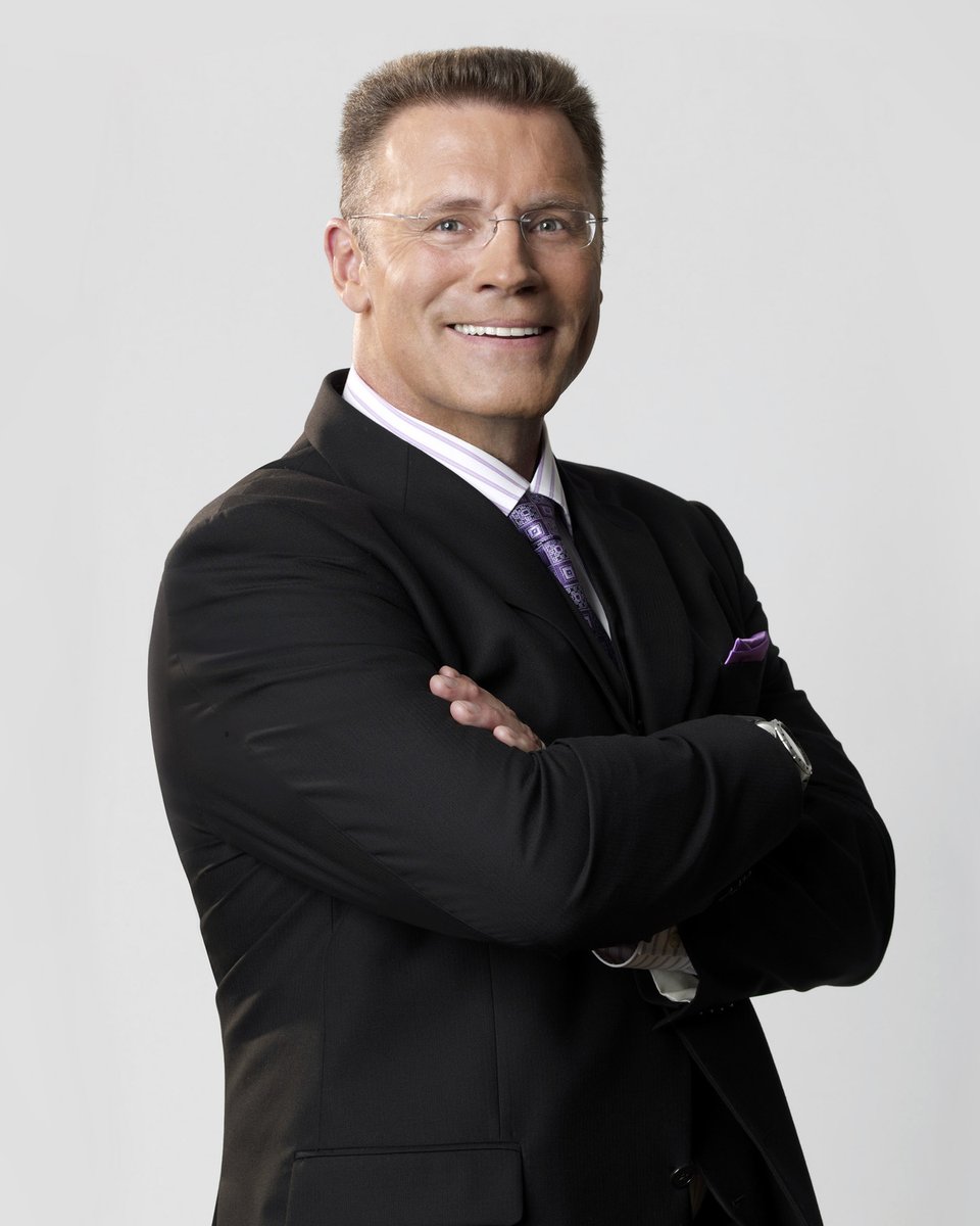 factsofyore's tweet image. 16/20 Howie Long (1960)
An American former NFL defensive end and Pro Football Hall of Famer who spent his entire career with the Raiders. He later became a prominent sports analyst and actor.

#HBD #HowieLong