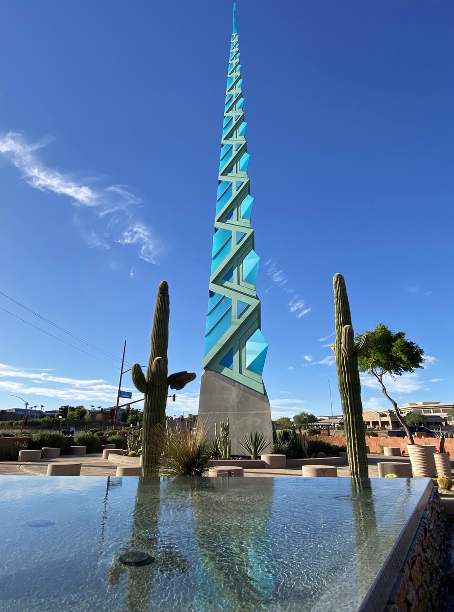 Modern twist on a tower: the Frank Lloyd Wright Spire reflected in the pool, Scottsdale, Arizona, with desert sky and saguaros for company 🔵🌵
#TowerTuesday