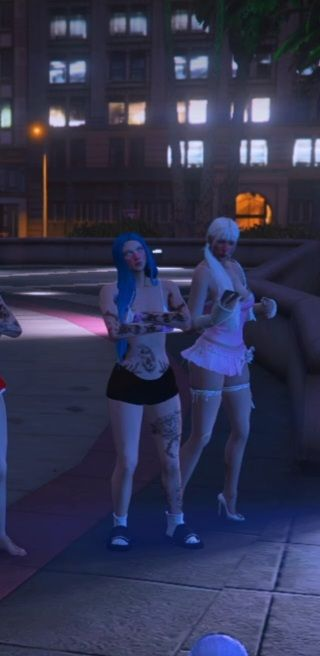 modbatatagg's tweet image. Park Tiffany dormiu e mais uma cópia surgiu. 👀 Já quero o Bah voltando pra tiltar todas essas pernilongas.