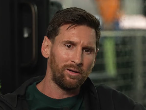 AlbicelesteTalk's tweet image. Leo Messi: "I’m not really into texting, not with my friends, my mom, or my family. I’m bad at keeping in touch through messages. When I see people in person, it feels like no time has passed.

"It’s not that I don’t care. Of course I care about my parents. I just find texting…