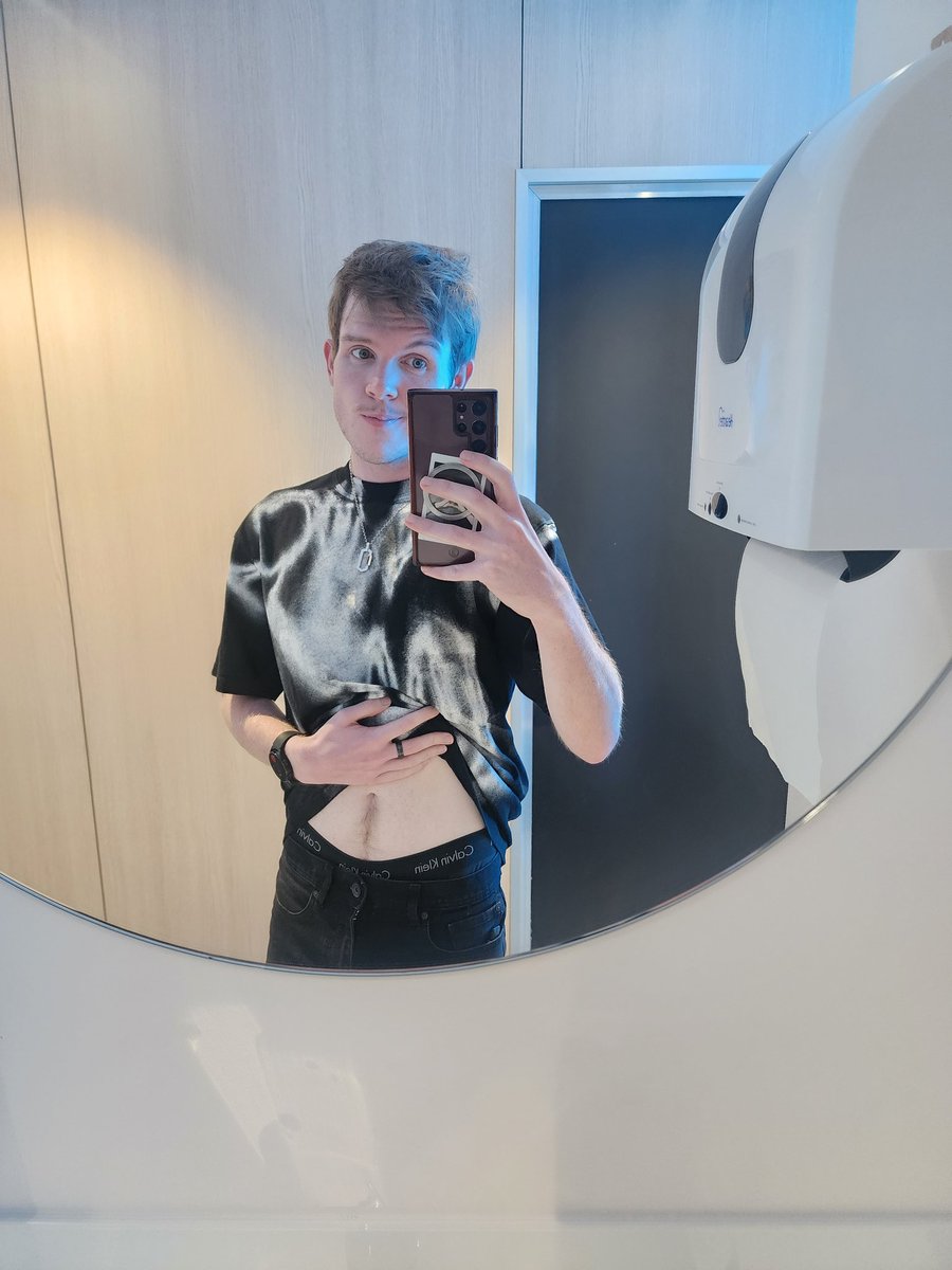 HlGHWAYSTOEDEN's tweet image. day 3 back at work #overit