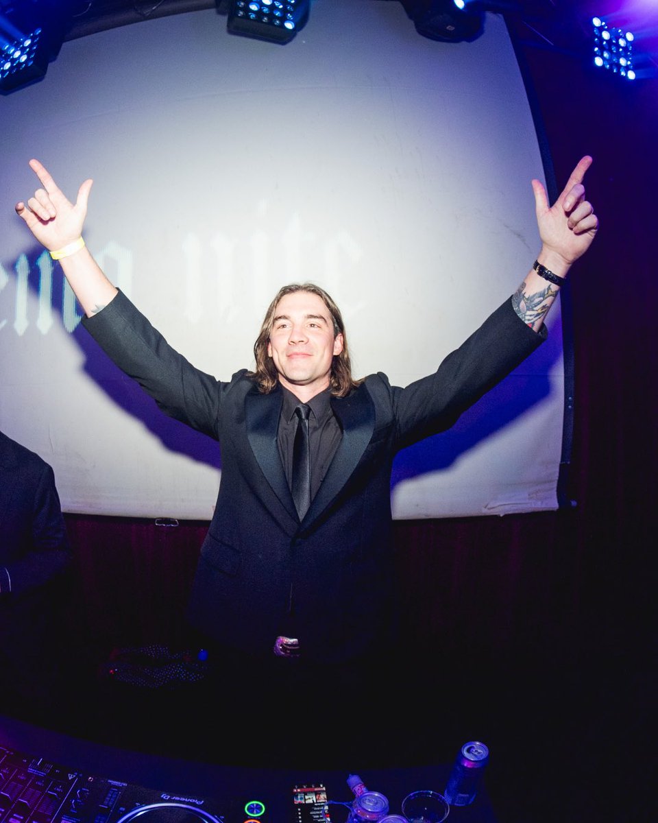 The_Click_Five's tweet image. Join our Throwback @stationhead party TOMORROW at 4pm PT/7pm ET! Kyle will be hosting and playing some throwback tracks 🎶 Tune in tomorrow on Stationhead 📸: Sarina Solem 
stationhead.com/theclickfive