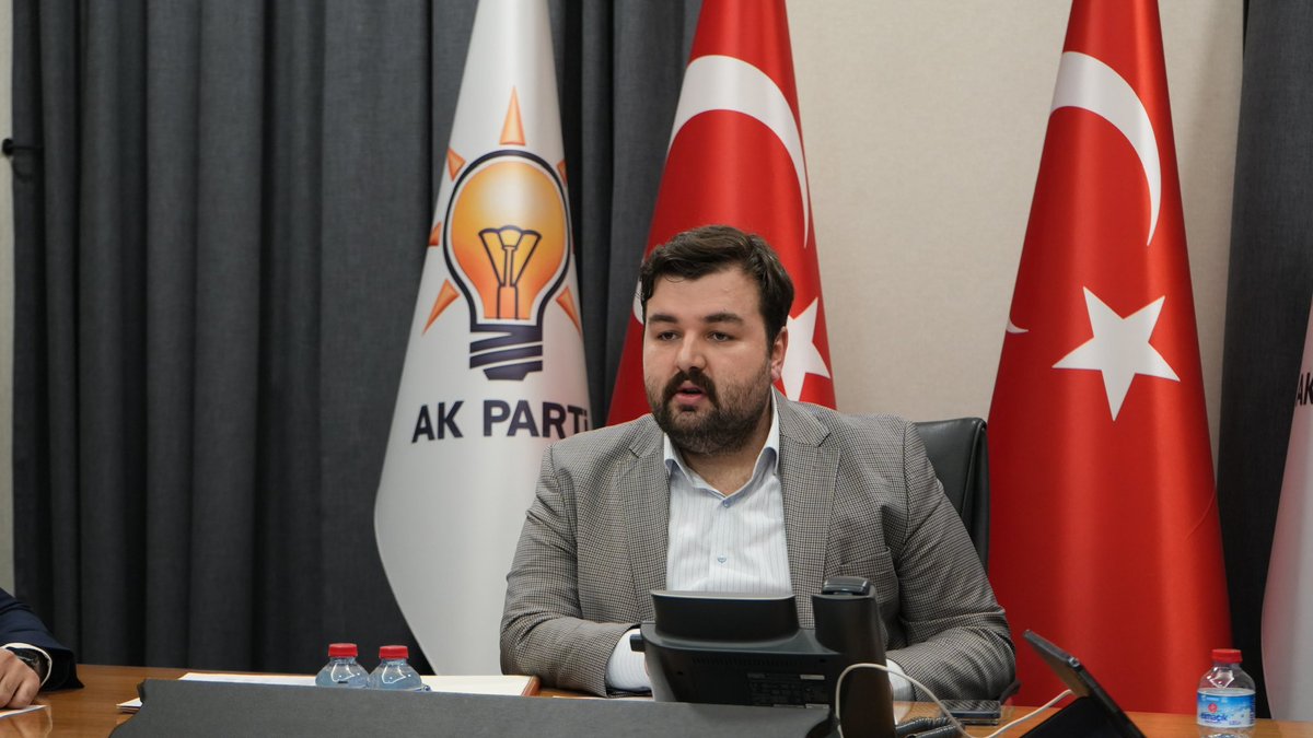 📍AK Parti Genel Merkez

Yeni Seçmen Komisyon Toplantımızı ve 81 İl Yeni Seçmen Başkanları Toplantılarımızı İcra Ettik.2026 Yılında Gerçekleştireceğimiz Çalışmalarımızı Planlayıp,Hedeflerimizi Belirledik✅
Güçlü Gençlik,Güçlü Türkiye Mottomuzla 81 İl 922 İlçede 12908 Lisede Yeni