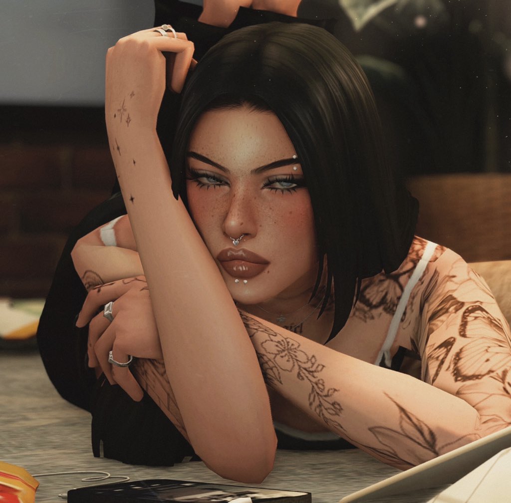 SoftBlueSide's tweet image. lazy girl, clingy loaf 🍞