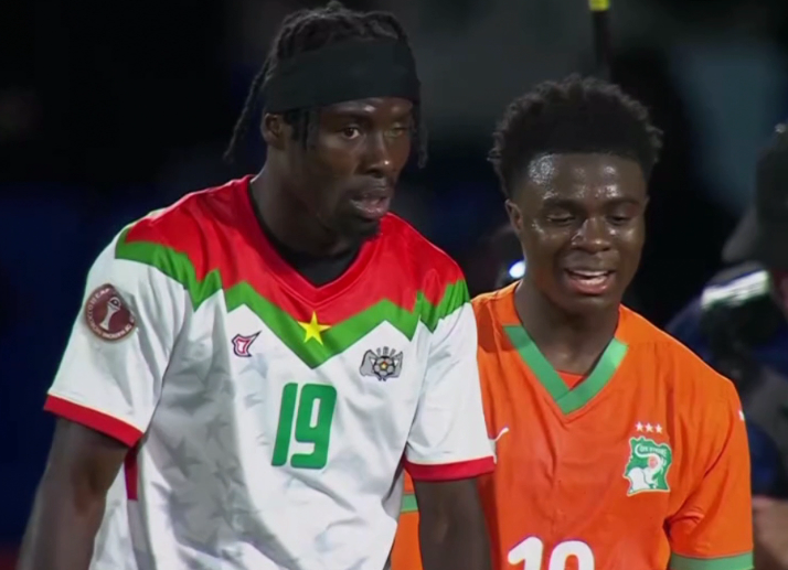 IlyasChronique's tweet image. Grand Respect à ce joueur du Burkina, avec un oeil en moins il fait un match très solide ! 👏❤️